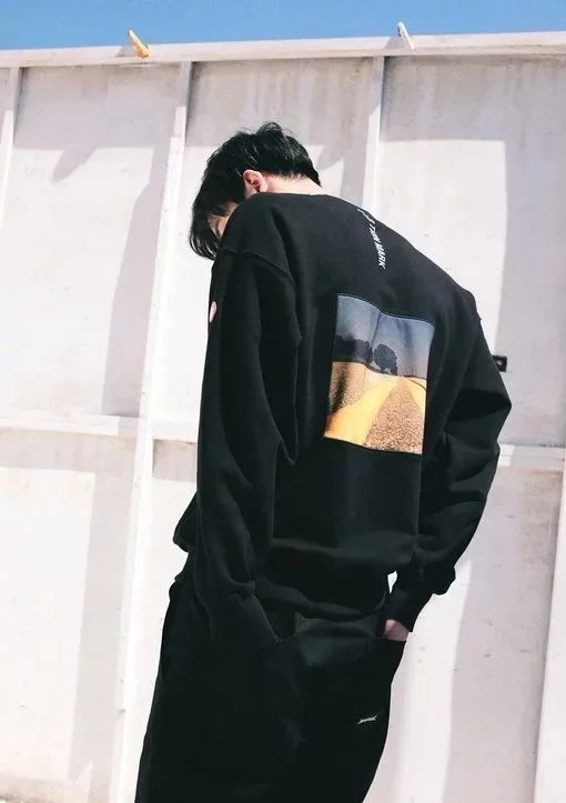 万弘荷容