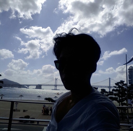 韦雯兴莉