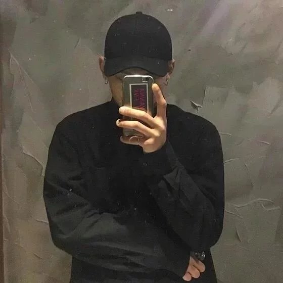 湛磊翔群
