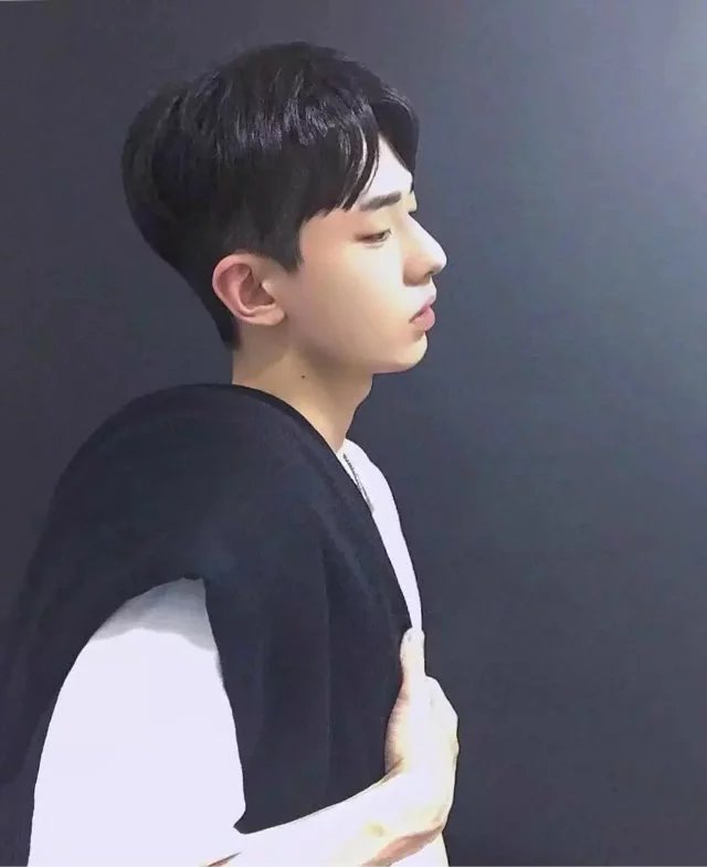 胡腾东飞